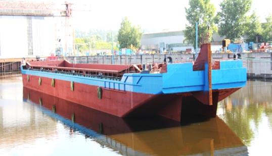 Shipbuilding barge